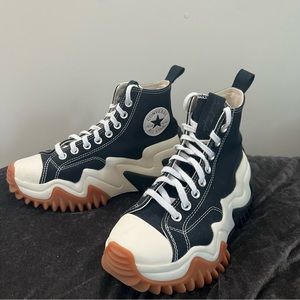 Chuck Taylor run star motions in size womens 8